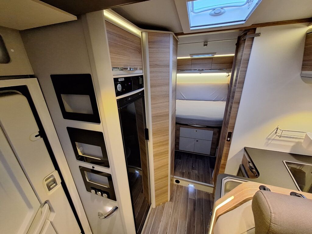 Adria Matrix Axess 600 SC 2018 Valkoinen