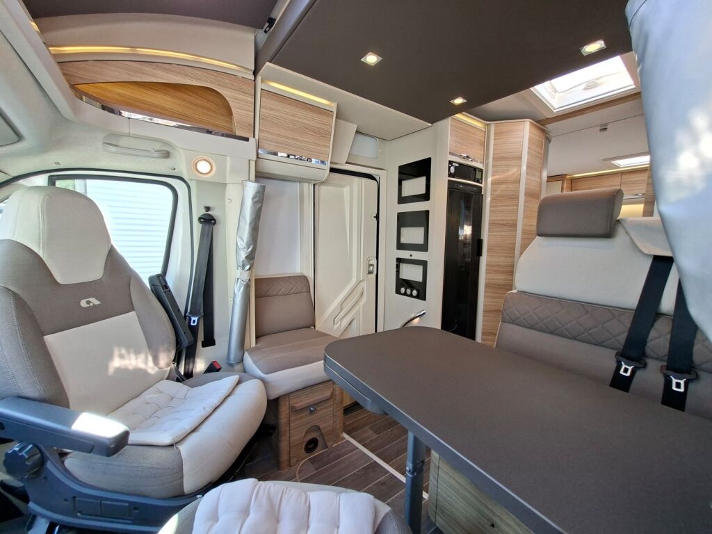 Adria Matrix Axess 600 SC 2018 Valkoinen