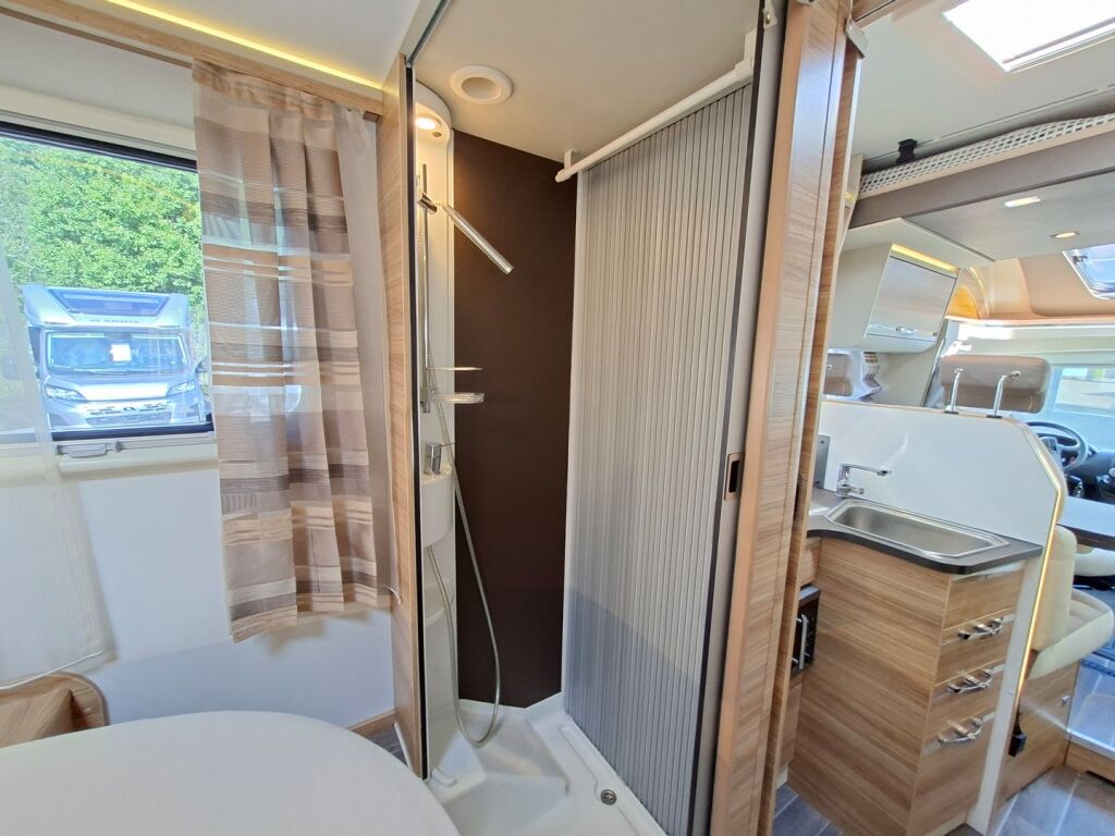 Adria Matrix Axess 600 SC 2018 Valkoinen