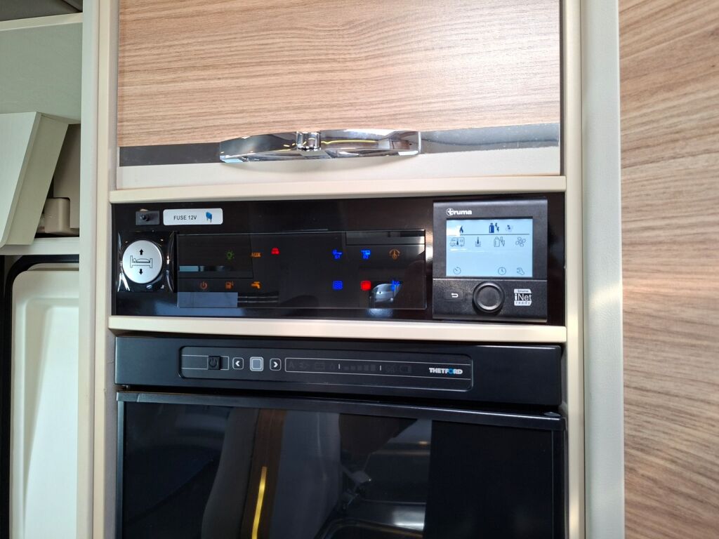 Adria Matrix Axess 600 SC 2018 Valkoinen