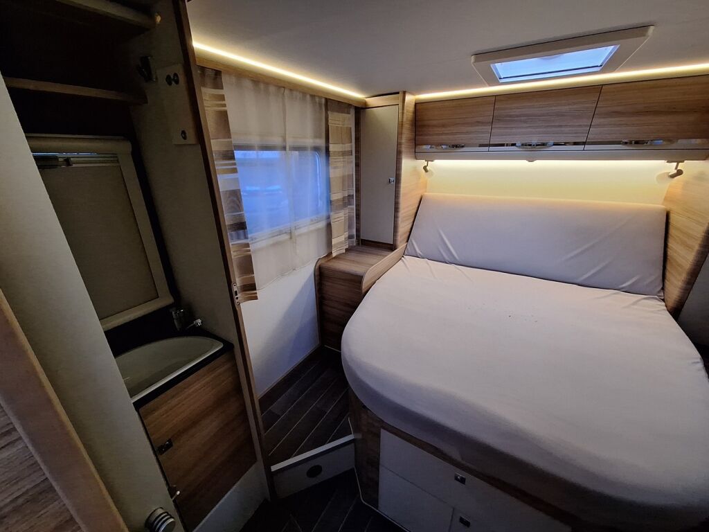Adria Matrix Axess 600 SC 2018 Valkoinen