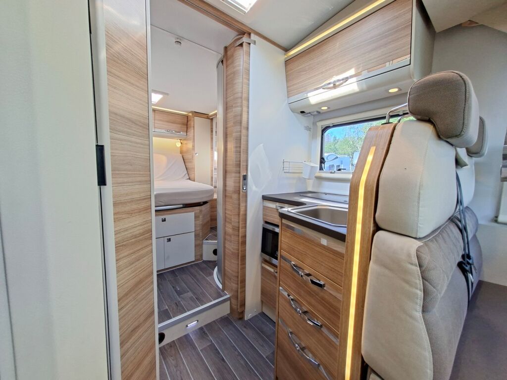 Adria Matrix Axess 600 SC 2018 Valkoinen