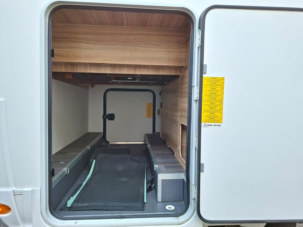 Adria Matrix Axess 600 SC 2018 Valkoinen