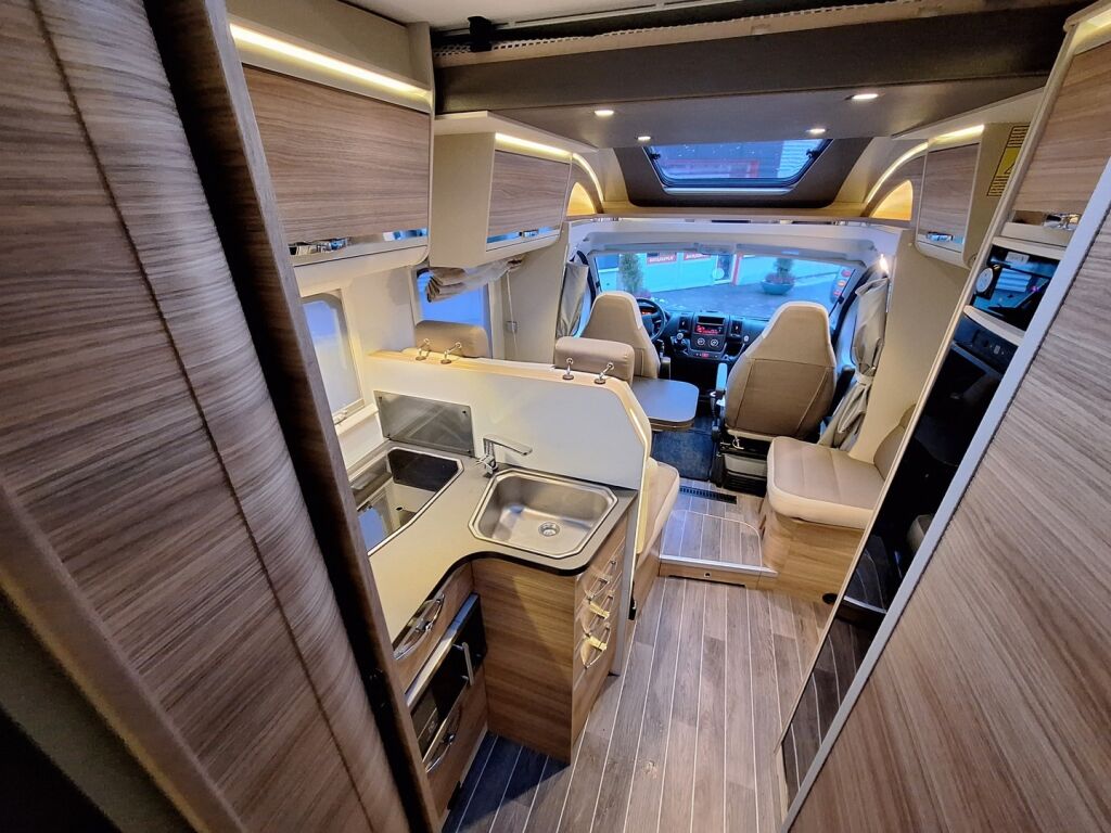 Adria Matrix Axess 600 SC 2018 Valkoinen