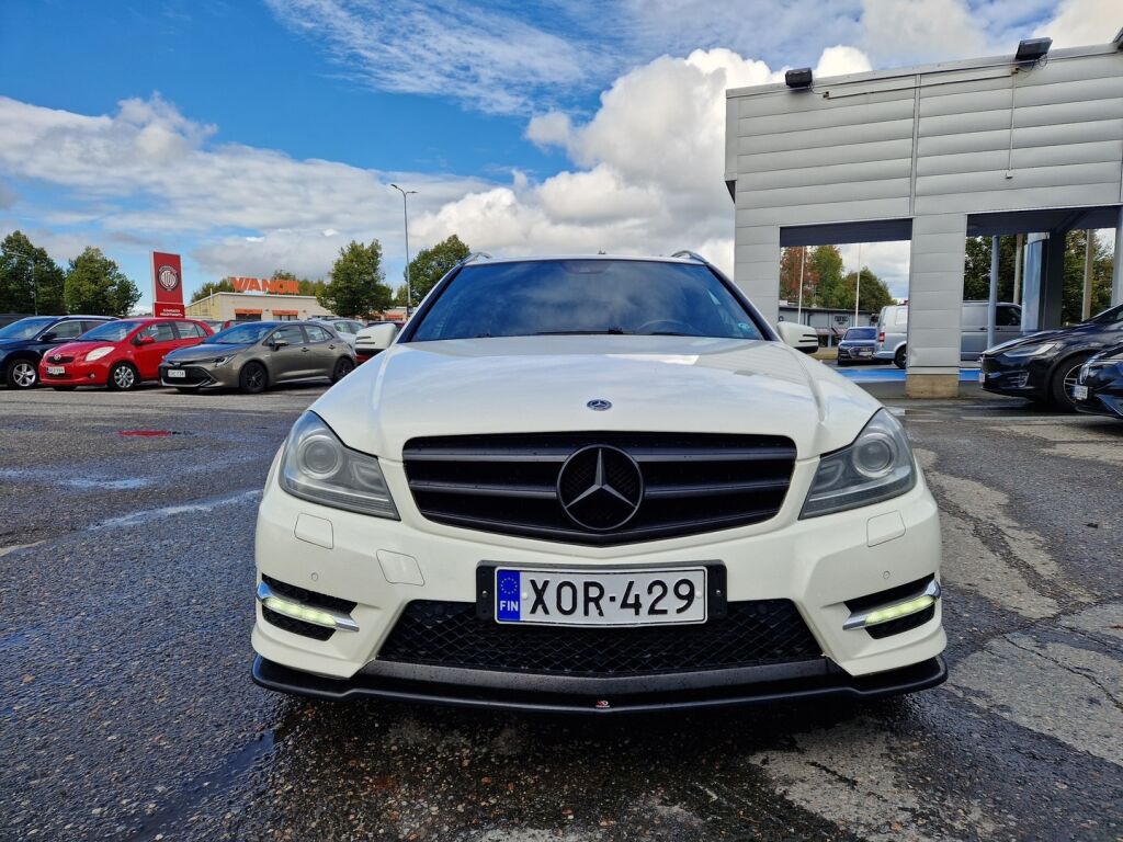 Mercedes-Benz C 2011 Valkoinen