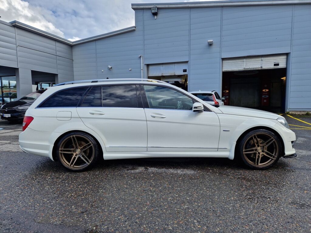 Mercedes-Benz C 2011 Valkoinen