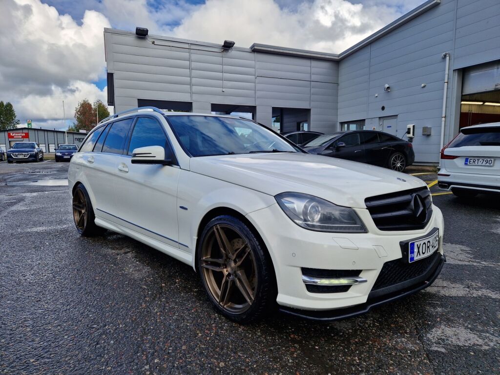 Mercedes-Benz C 2011 Valkoinen