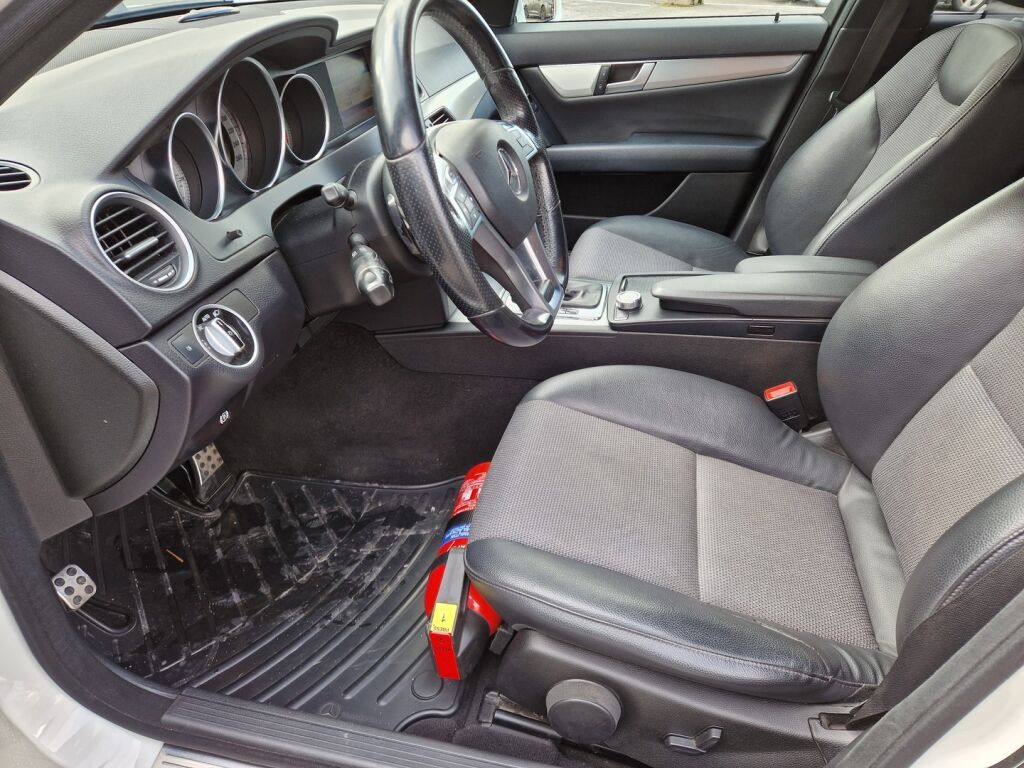 Mercedes-Benz C 2011 Valkoinen