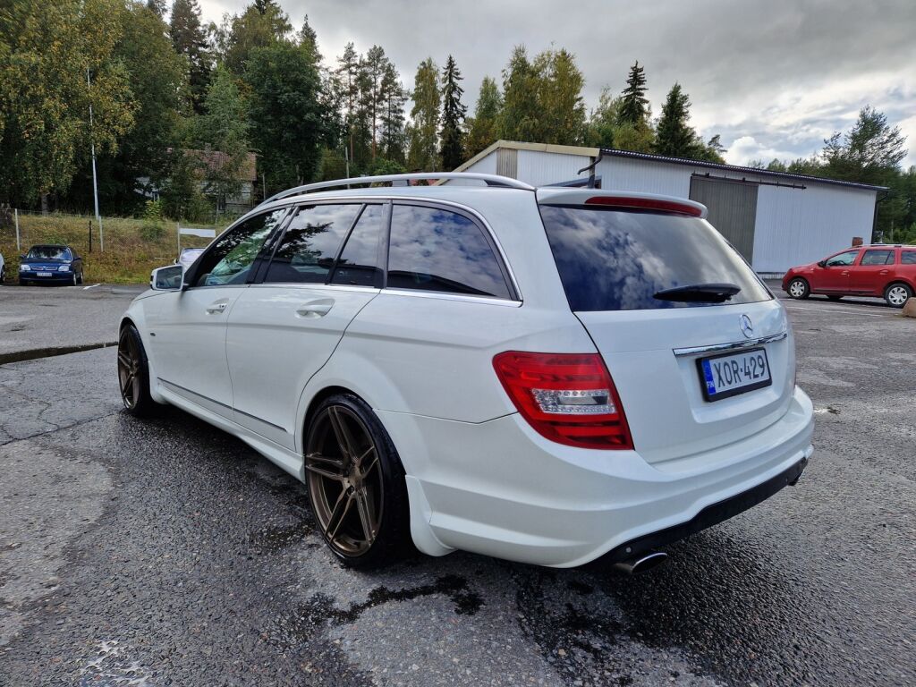Mercedes-Benz C 2011 Valkoinen