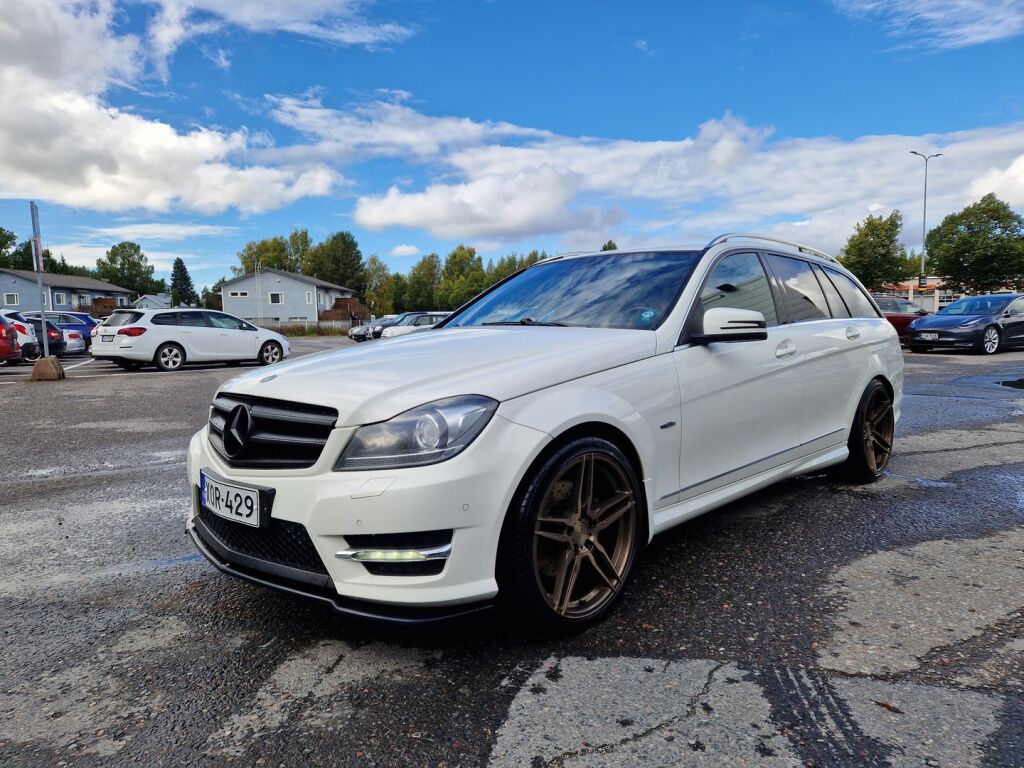 Mercedes-Benz C 2011 Valkoinen