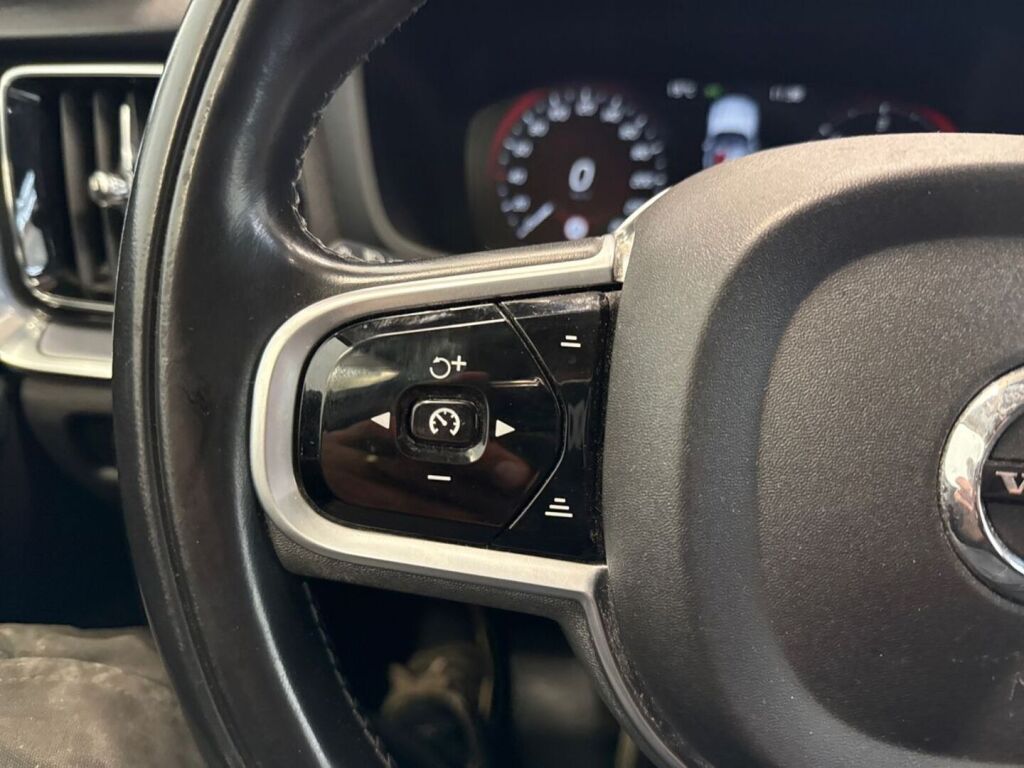 Volvo V60 2018 Valkoinen