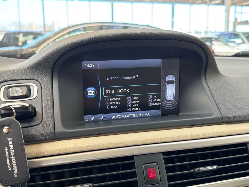 Volvo V70 2014 Punainen