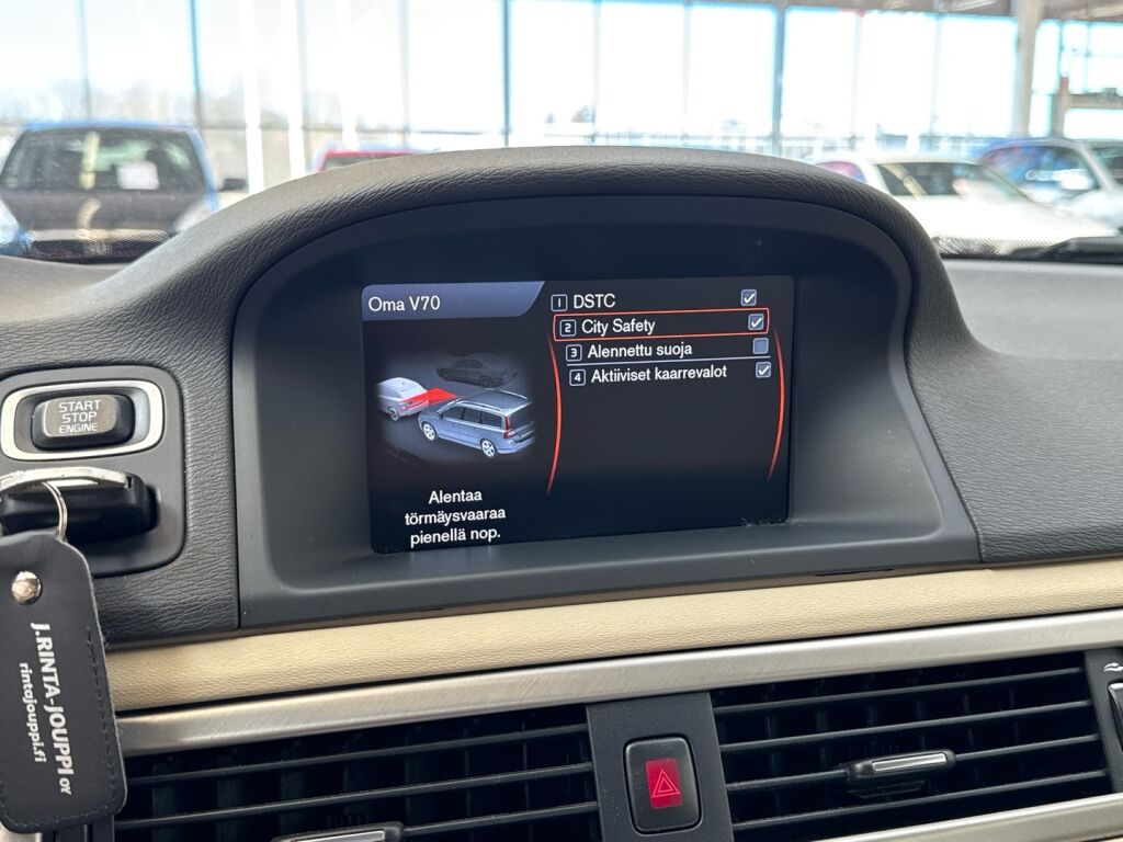 Volvo V70 2014 Punainen