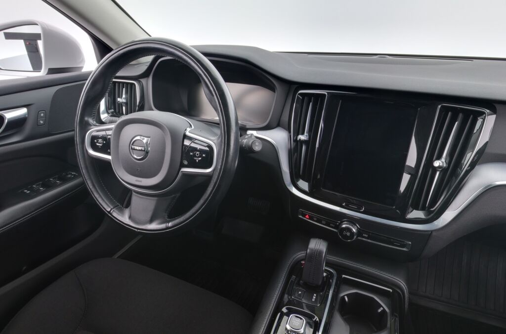 Volvo V60 2020 Valkoinen