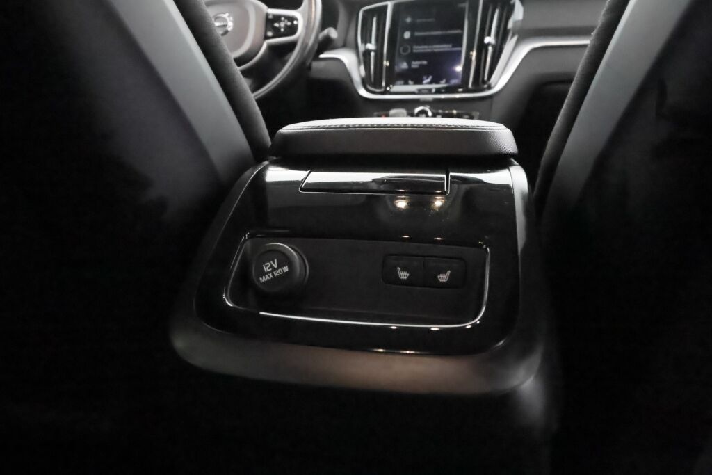 Volvo V60 2020 Valkoinen