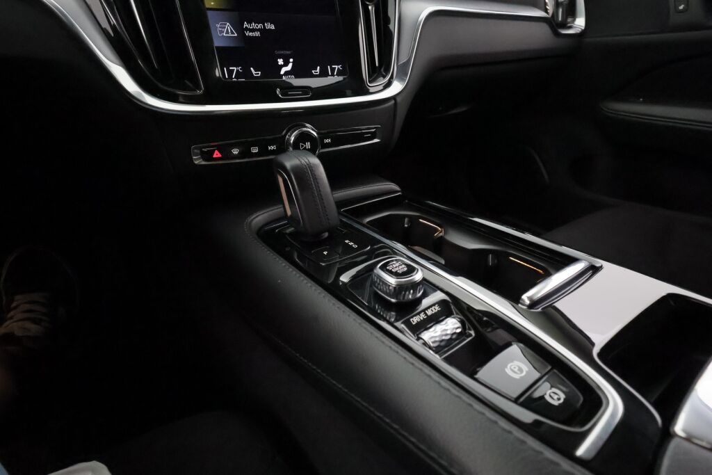 Volvo V60 2020 Valkoinen
