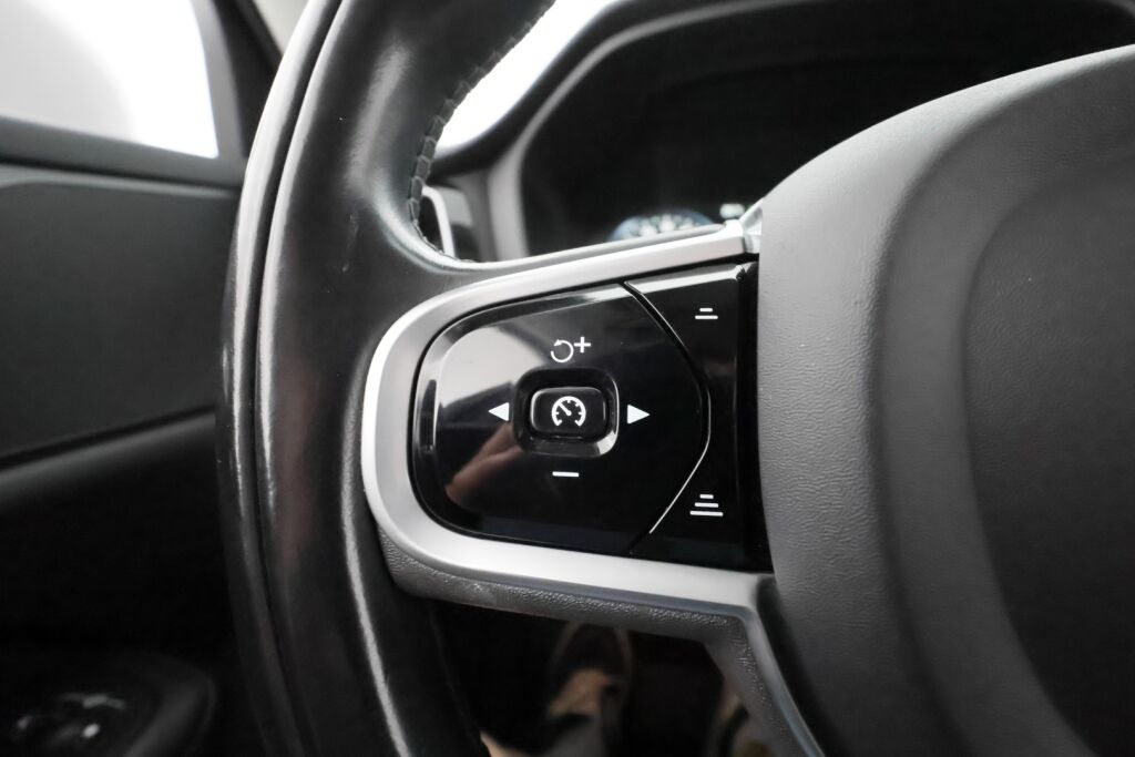 Volvo V60 2020 Valkoinen