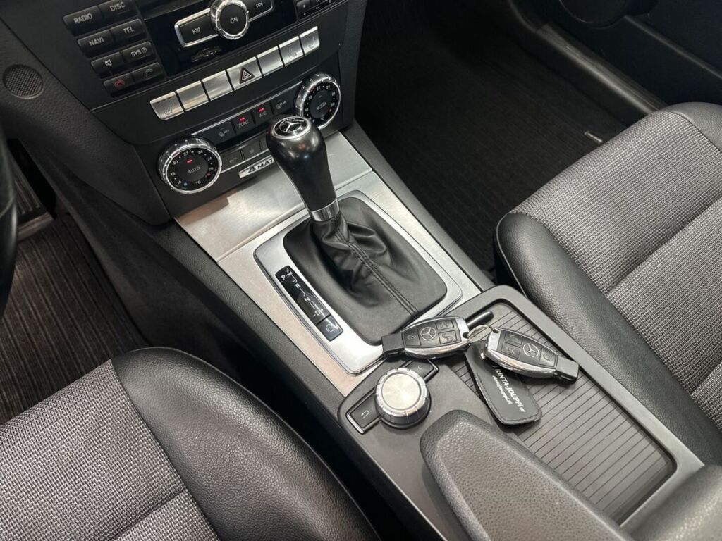 Mercedes-Benz C 2011 Valkoinen