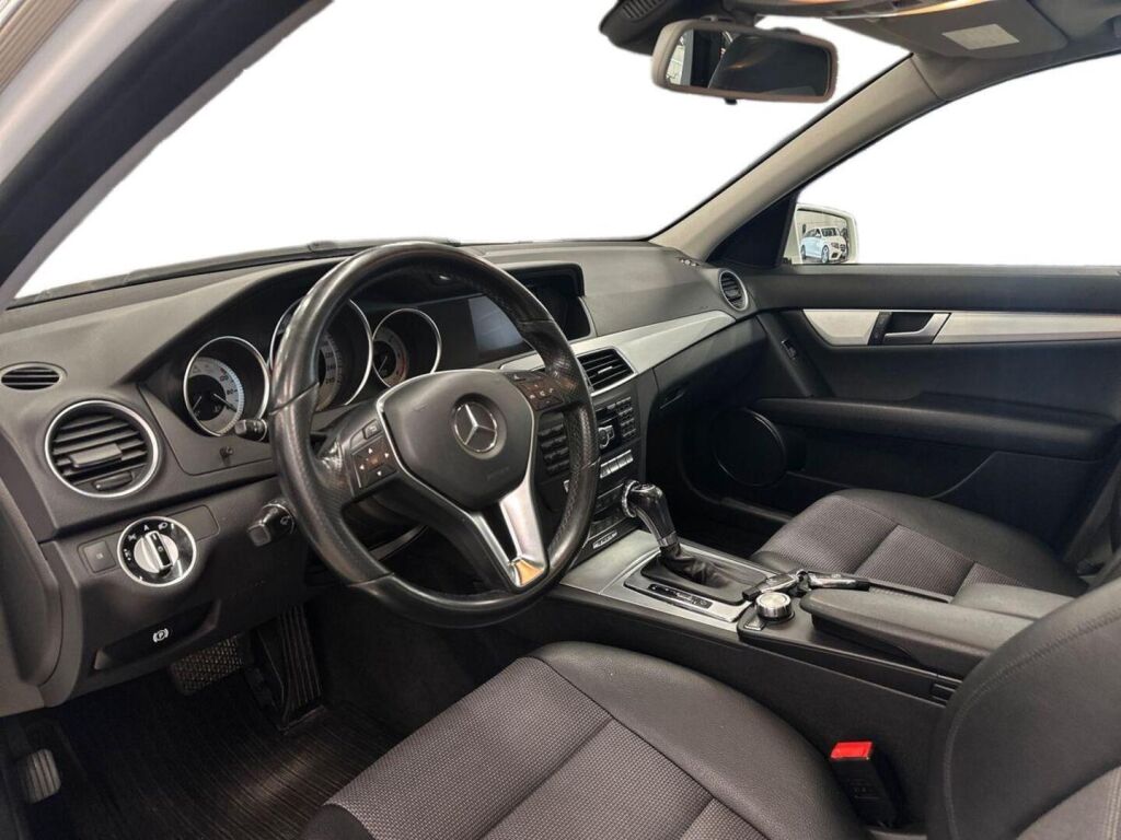 Mercedes-Benz C 2011 Valkoinen