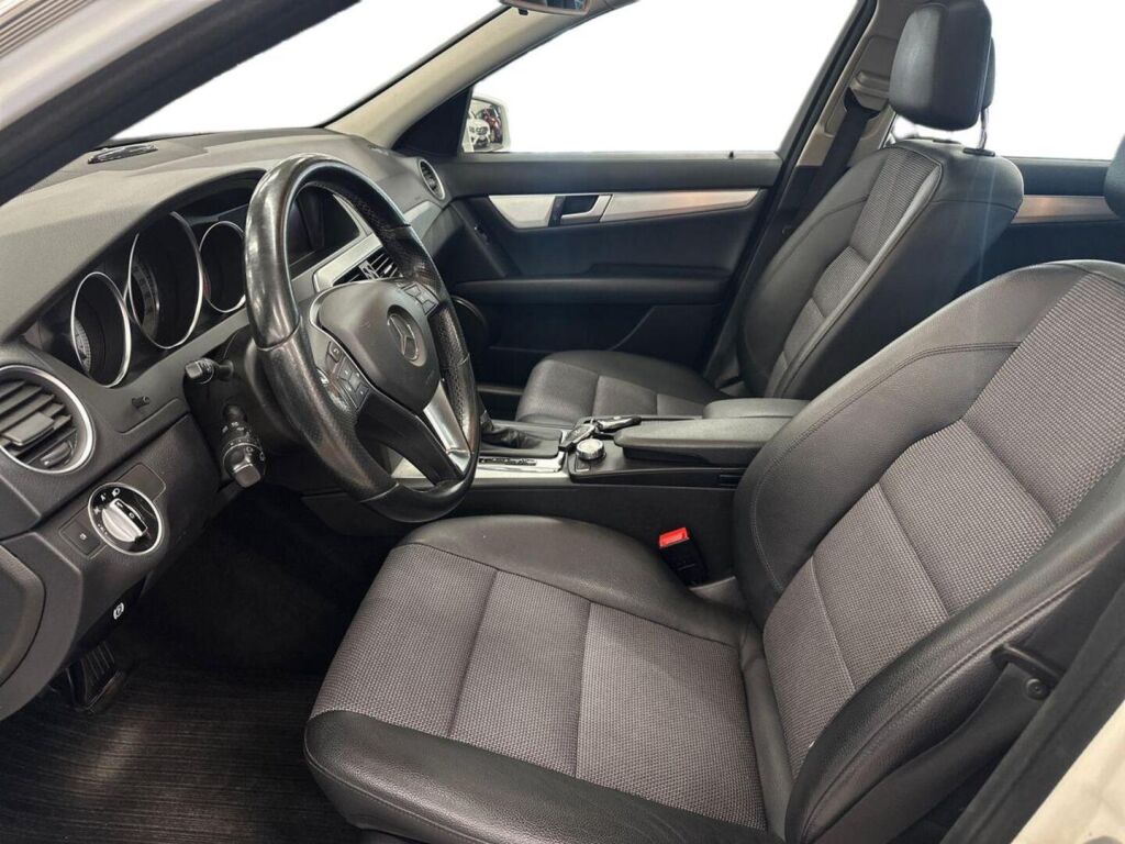 Mercedes-Benz C 2011 Valkoinen