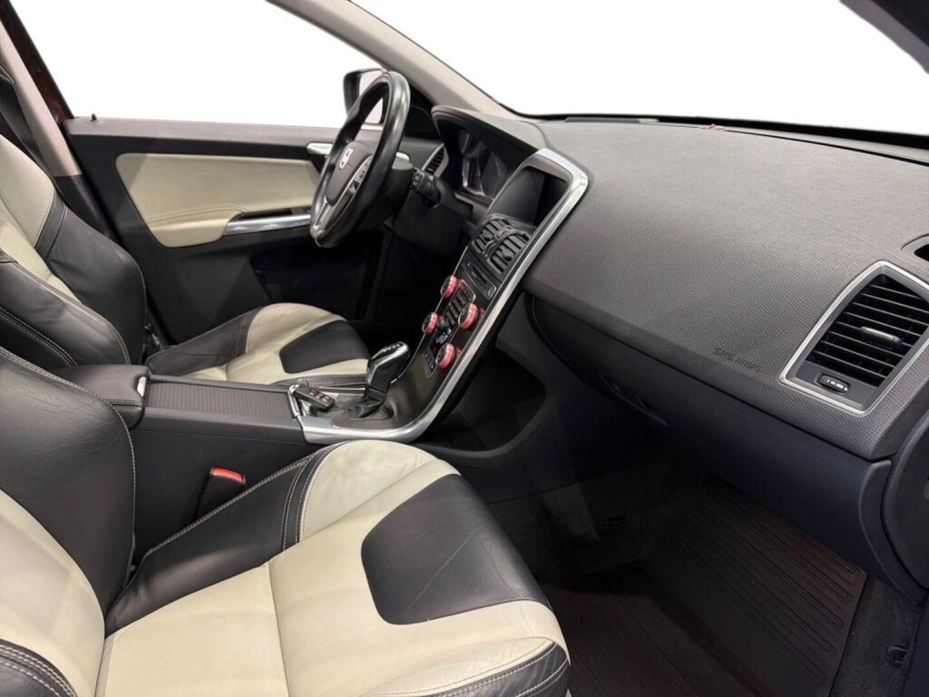 Volvo XC60 2014 Ruskea (beige)