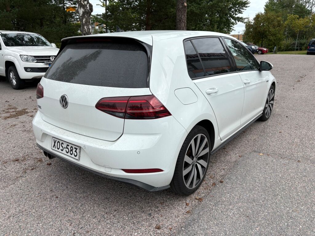 Volkswagen Golf 2018 Valkoinen