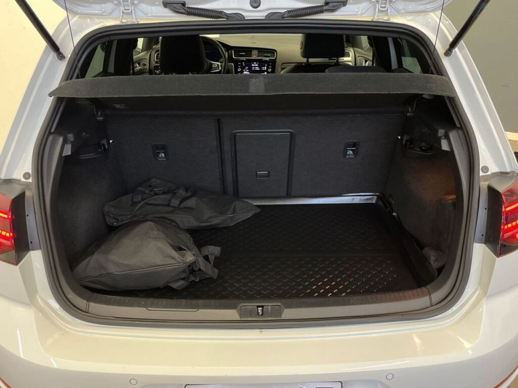 Volkswagen Golf 2018 Valkoinen