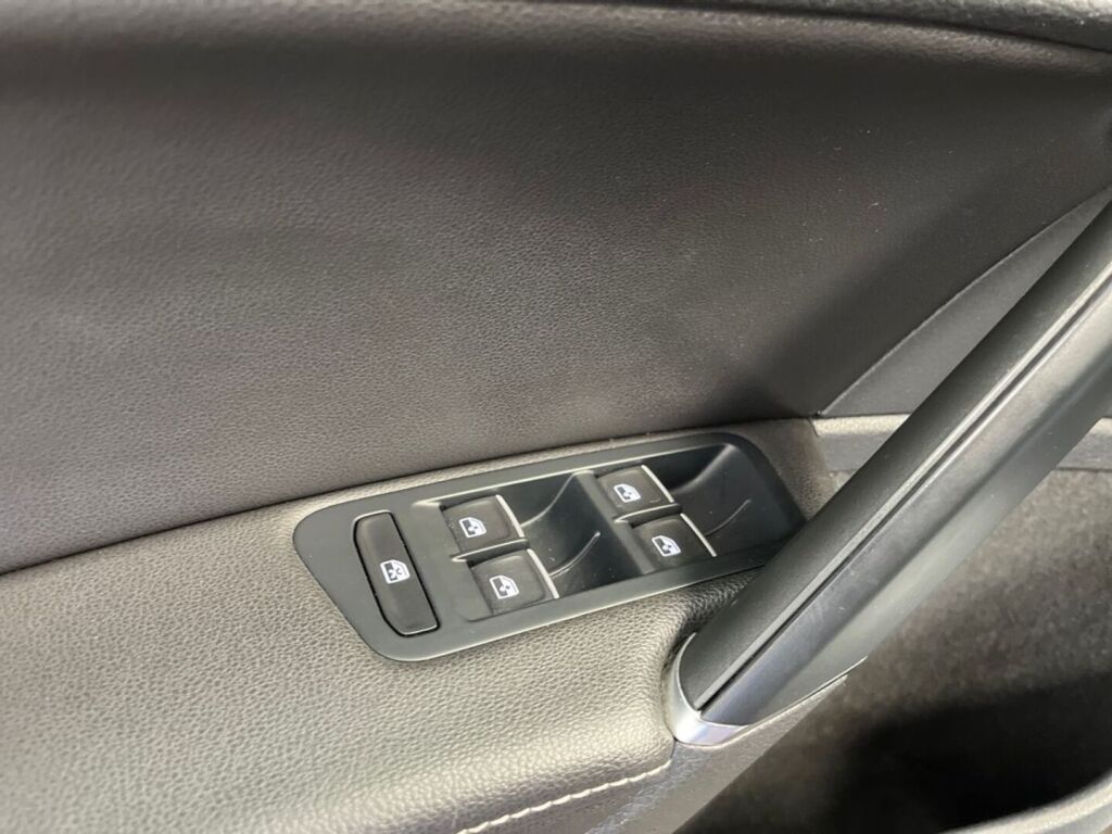 Volkswagen Golf 2018 Valkoinen