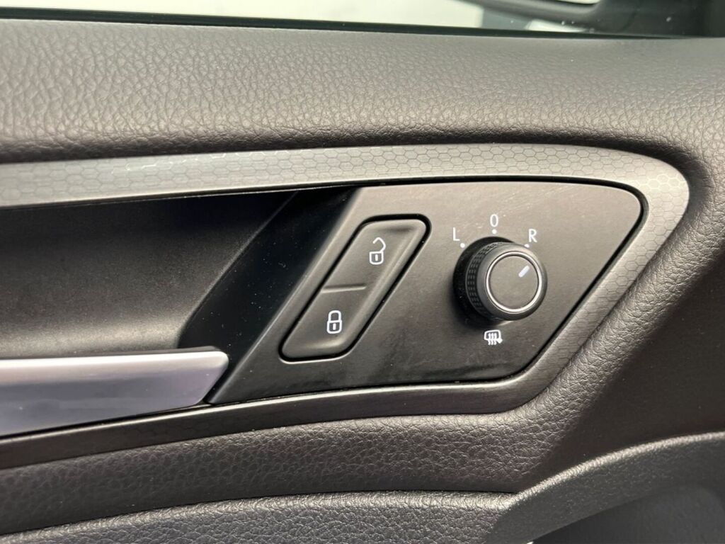 Volkswagen Golf 2018 Valkoinen