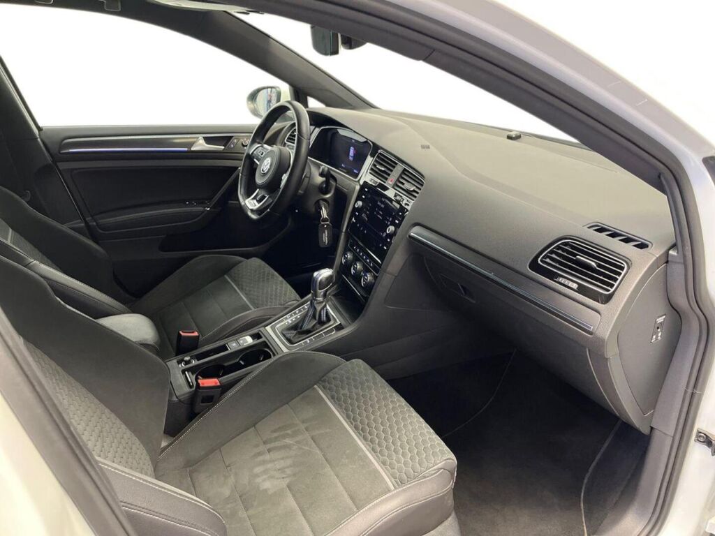 Volkswagen Golf 2018 Valkoinen