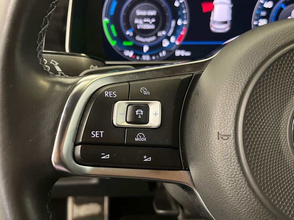 Volkswagen Golf 2018 Valkoinen