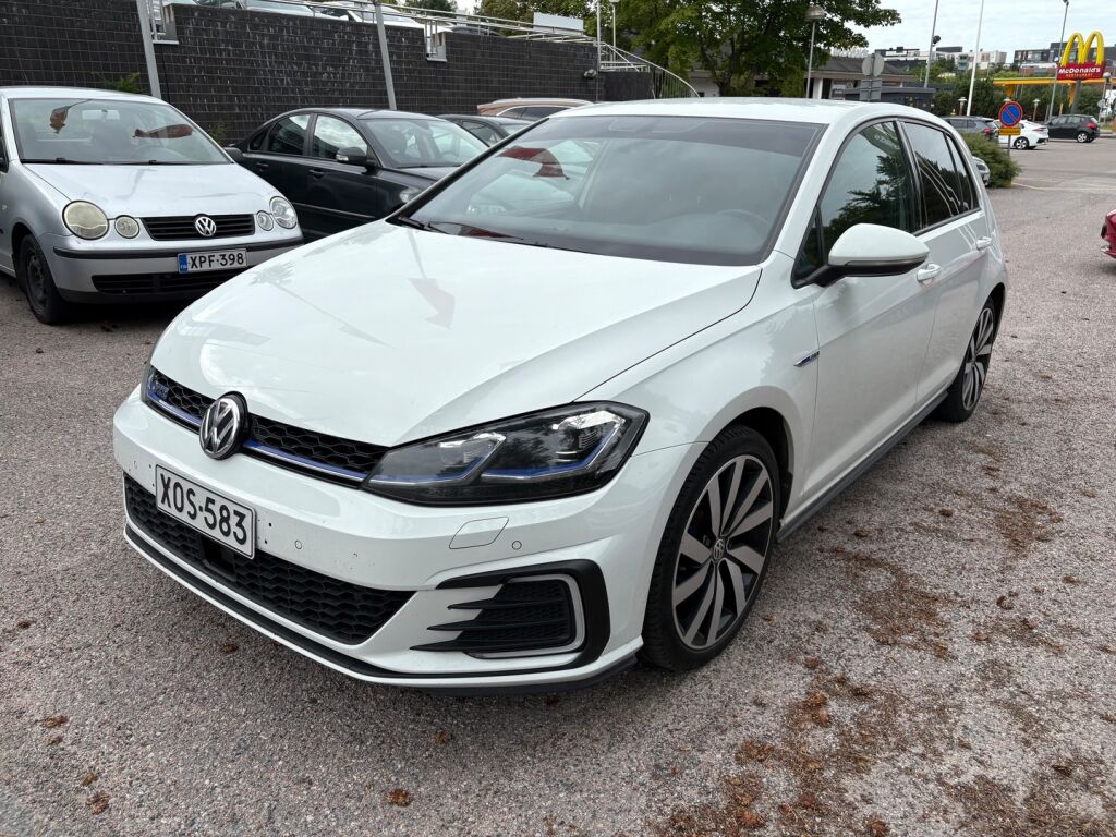 Volkswagen Golf 2018 Valkoinen