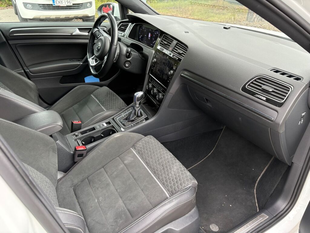 Volkswagen Golf 2018 Valkoinen