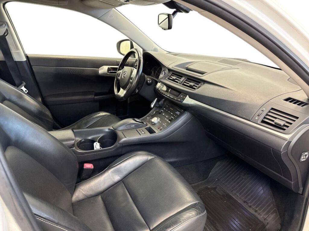Lexus CT 2011 Valkoinen