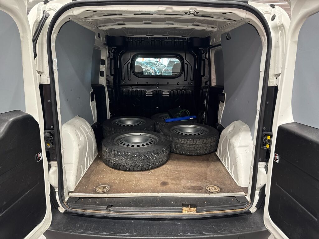 Opel Combo 2018 Valkoinen