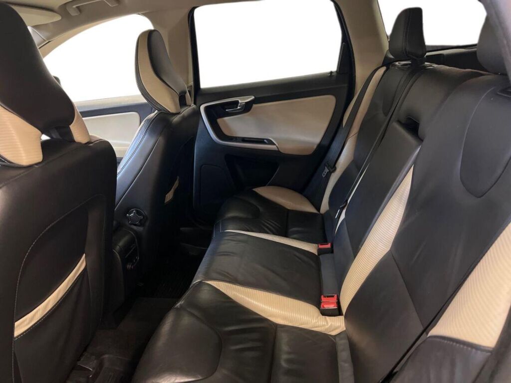 Volvo XC60 2011 Musta