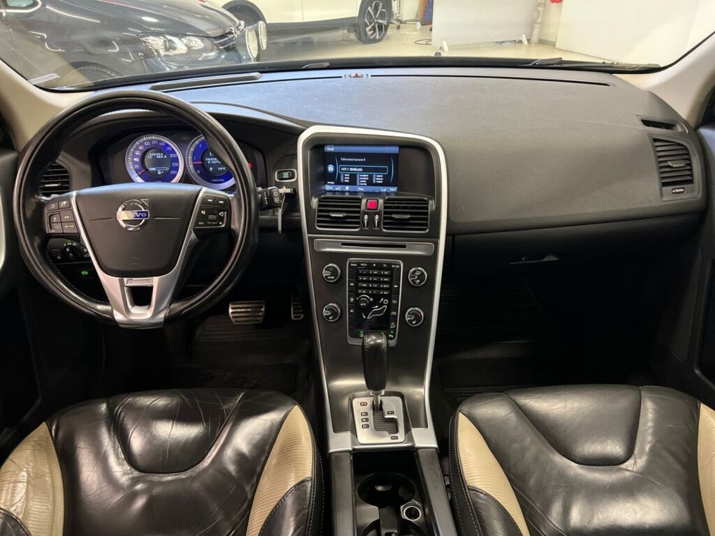 Volvo XC60 2011 Musta