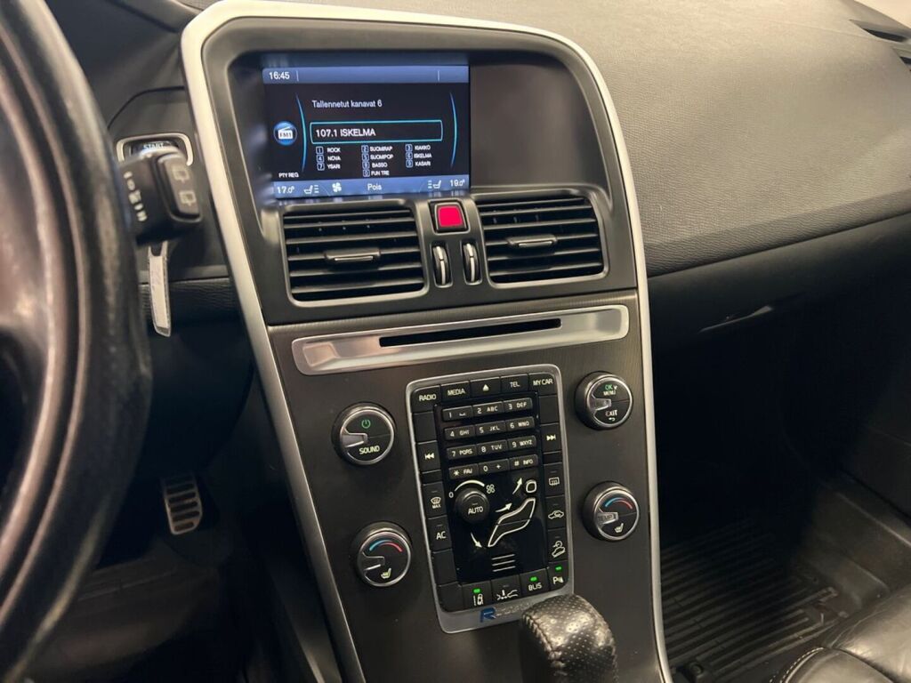 Volvo XC60 2011 Musta