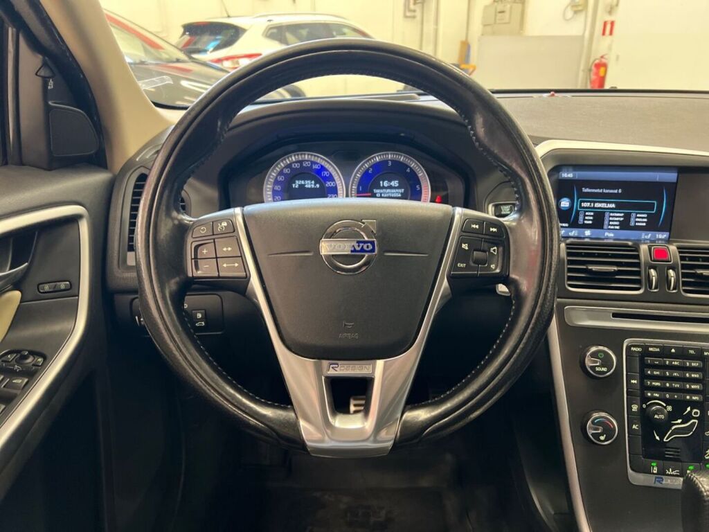Volvo XC60 2011 Musta