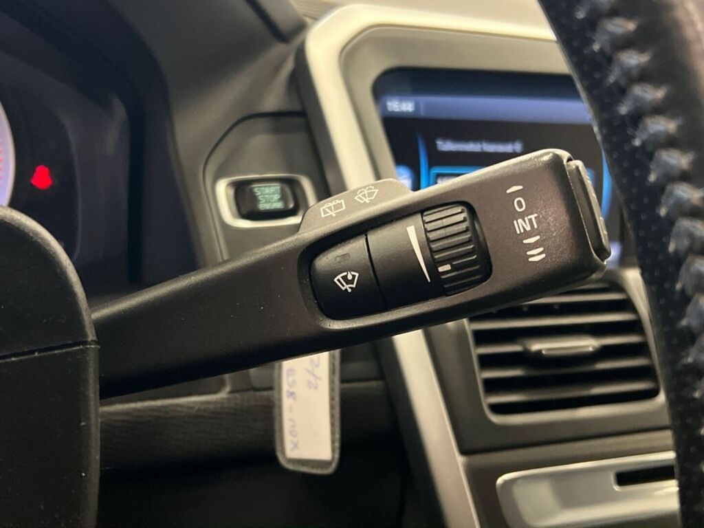 Volvo XC60 2011 Musta