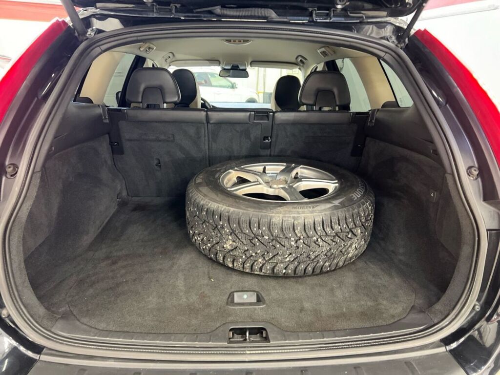 Volvo XC60 2011 Musta