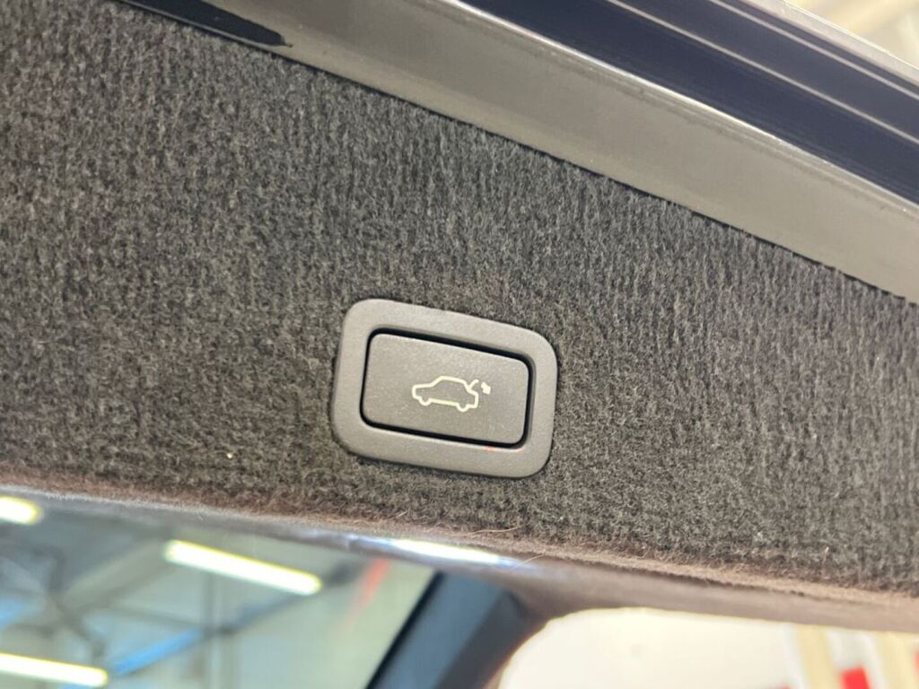 Volvo XC60 2011 Musta