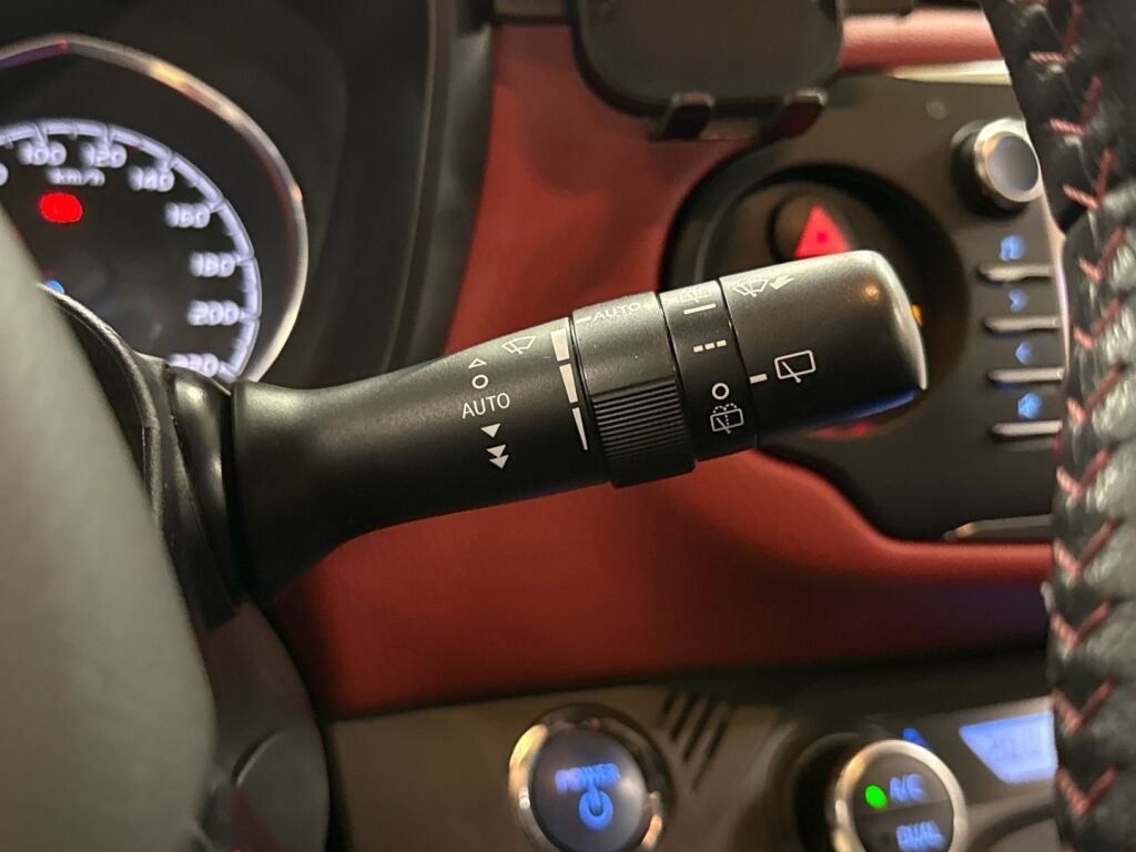 Toyota Yaris 2018 Punainen