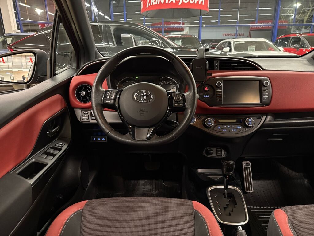 Toyota Yaris 2018 Punainen