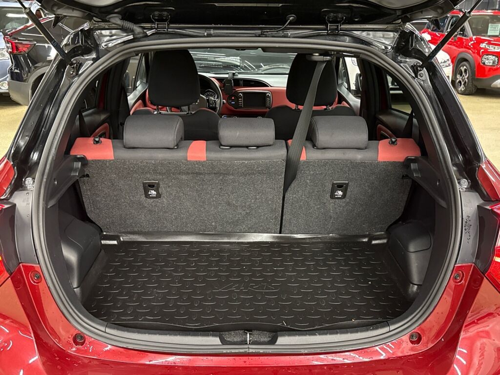 Toyota Yaris 2018 Punainen