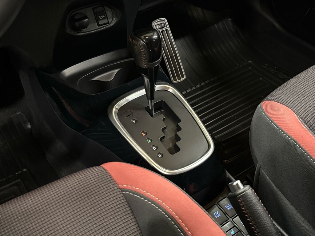 Toyota Yaris 2018 Punainen