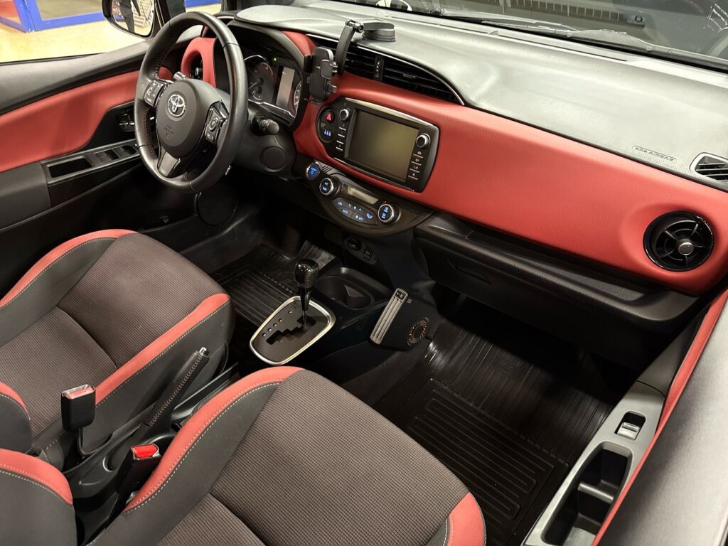 Toyota Yaris 2018 Punainen