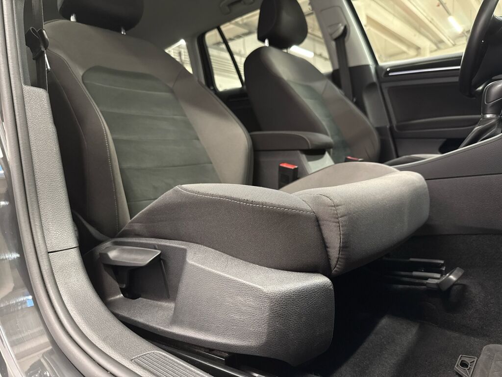 Volkswagen Golf 2018 Harmaa