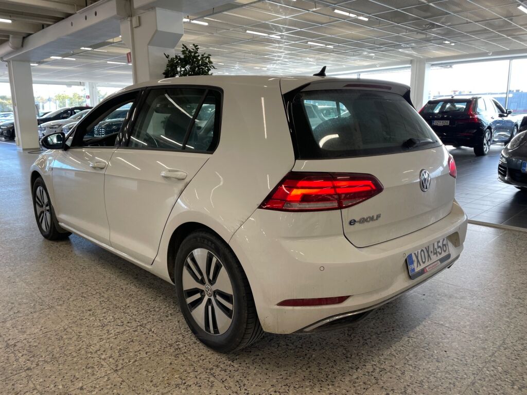 Volkswagen Golf 2018 Valkoinen