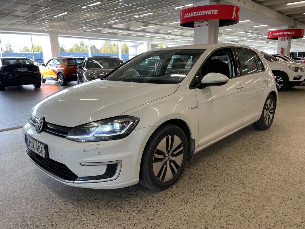 Volkswagen Golf 2018 Valkoinen
